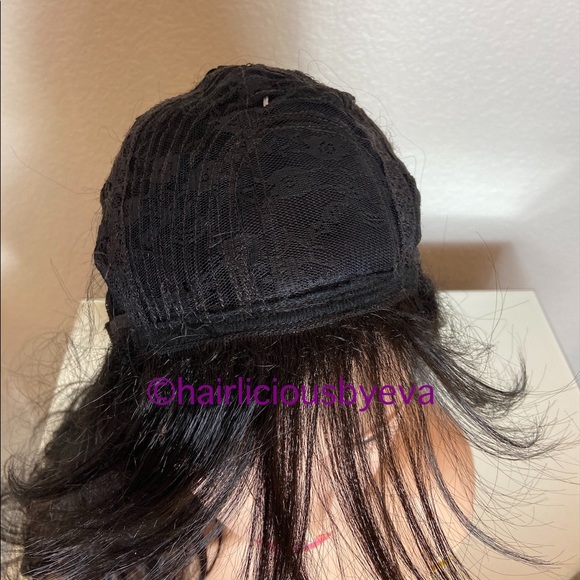 Black wig wavy layered with bang 20 inch long - Picture 5 of 7